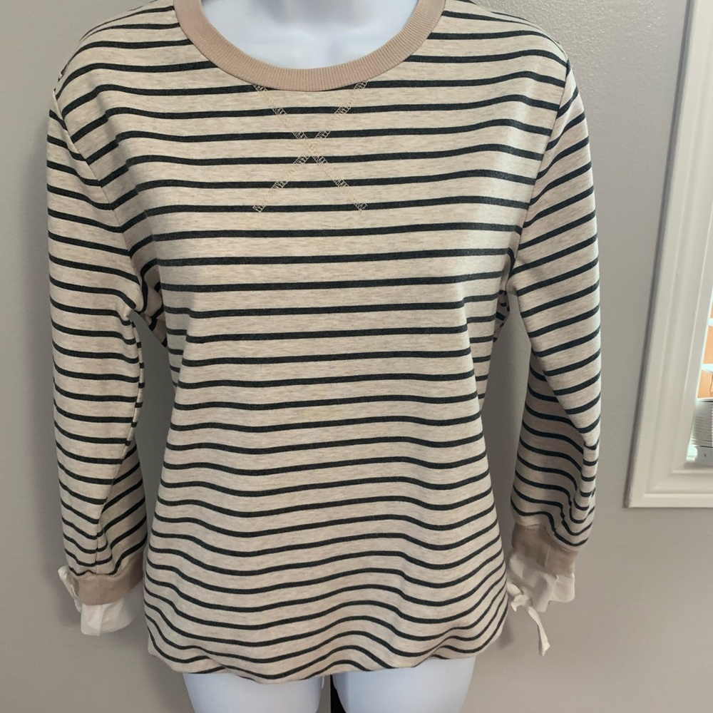 Doe & Rae Cream and Black Sweatshirt